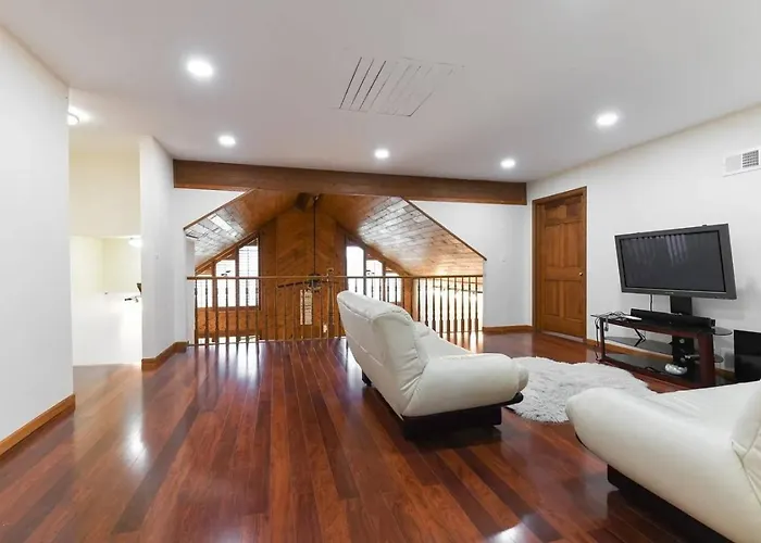 Holiday home Monthly And Seasonal Secluded 4 Bedroom 4 Bath Lakehouse Retreat With Boat Pier *