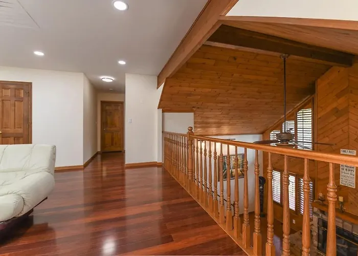 Monthly And Seasonal Secluded 4 Bedroom 4 Bath Lakehouse Retreat With Boat Pier Holiday home Antioch