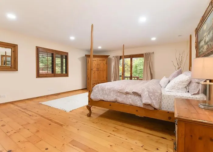 Monthly And Seasonal Secluded 4 Bedroom 4 Bath Lakehouse Retreat With Boat Pier *