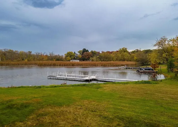 Monthly And Seasonal Secluded 4 Bedroom 4 Bath Lakehouse Retreat With Boat Pier Holiday home