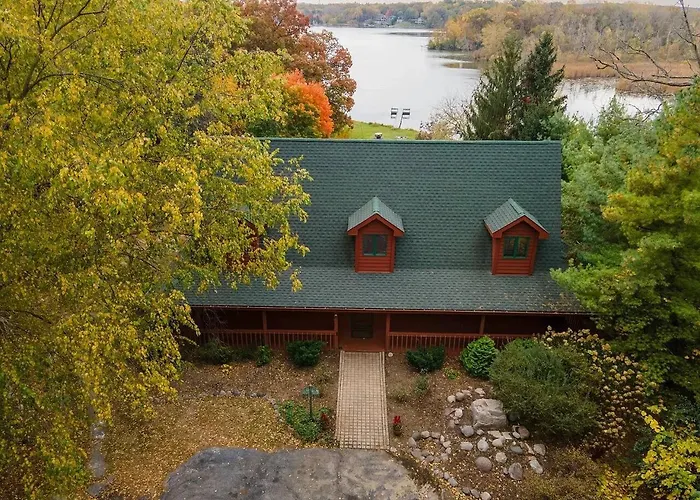 Monthly And Seasonal Secluded 4 Bedroom 4 Bath Lakehouse Retreat With Boat Pier Holiday home *