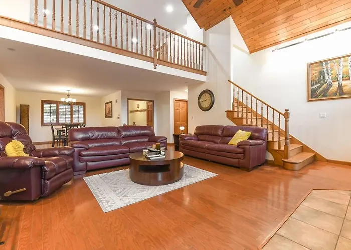 Holiday home Monthly And Seasonal Secluded 4 Bedroom 4 Bath Lakehouse Retreat With Boat Pier *