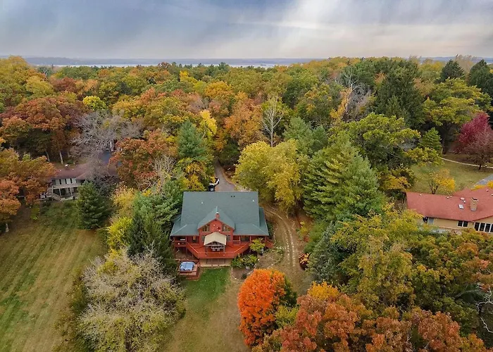 Monthly And Seasonal Secluded 4 Bedroom 4 Bath Lakehouse Retreat With Boat Pier *