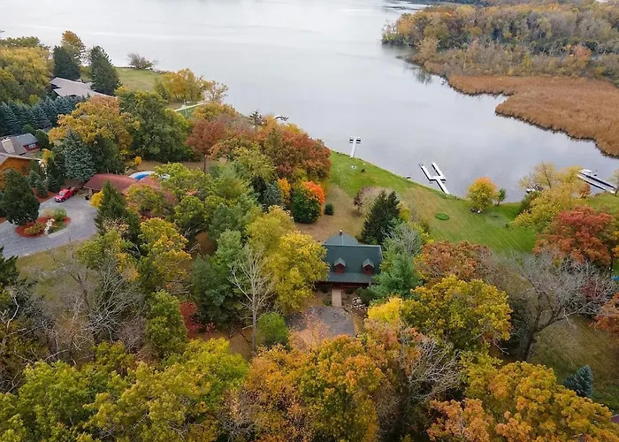 Monthly And Seasonal Secluded 4 Bedroom 4 Bath Lakehouse Retreat With Boat Pier Holiday home