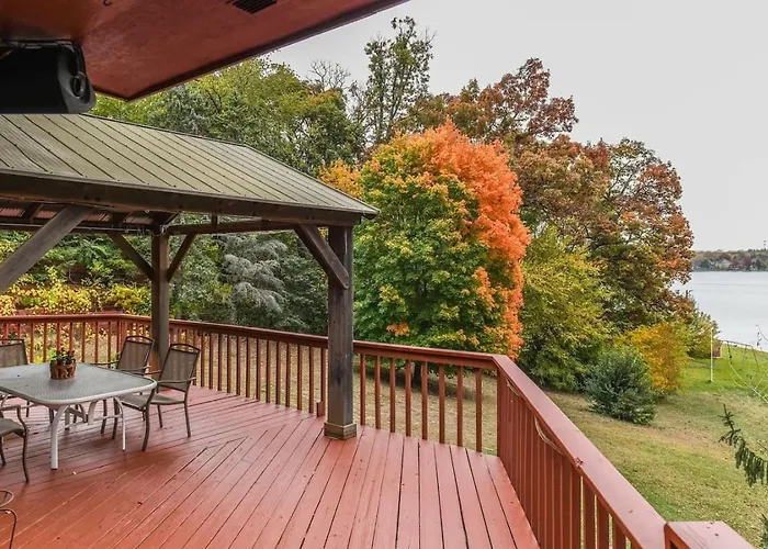 Holiday home Monthly And Seasonal Secluded 4 Bedroom 4 Bath Lakehouse Retreat With Boat Pier