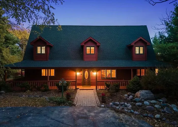 Holiday home Monthly And Seasonal Secluded 4 Bedroom 4 Bath Lakehouse Retreat With Boat Pier *